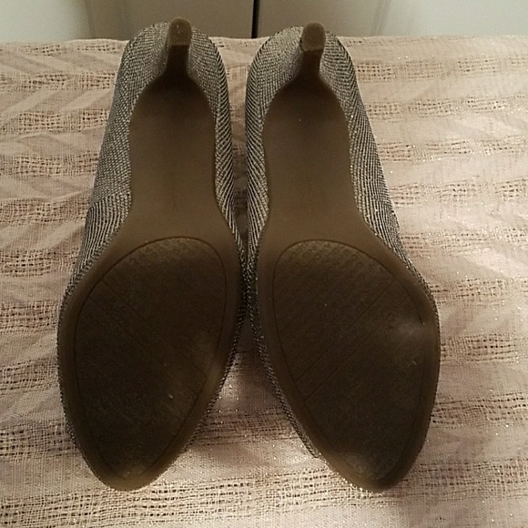 Shoes - Picture 2 of 5